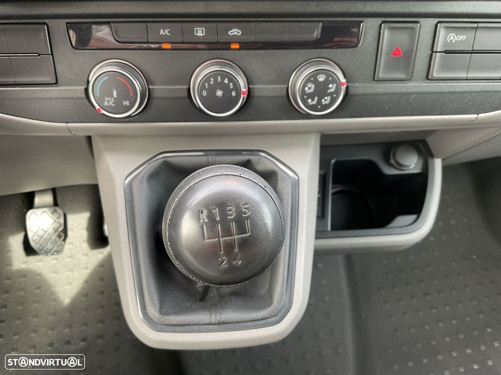 VW Transporter 2.0 TDI - 29