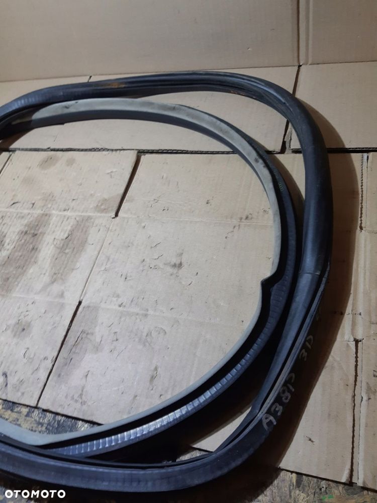 AUDI A3 8P 3D USZCZELKA DRZWI LEWE PRZEDNIE LEWY PRZÓD 8P3831721J - 3