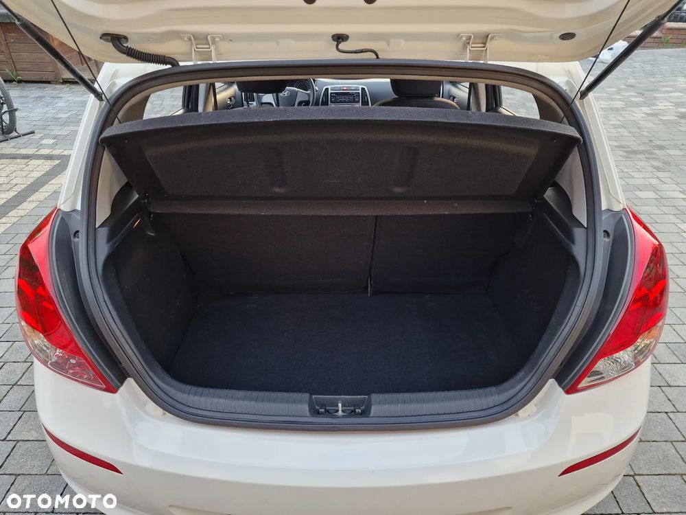 Hyundai i20 1.2 Fifa World Cup Edition - 20