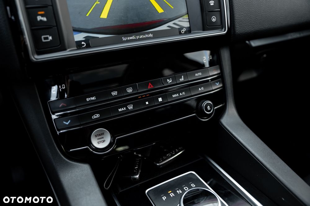 Jaguar F-Pace 20d AWD R-Sport - 36