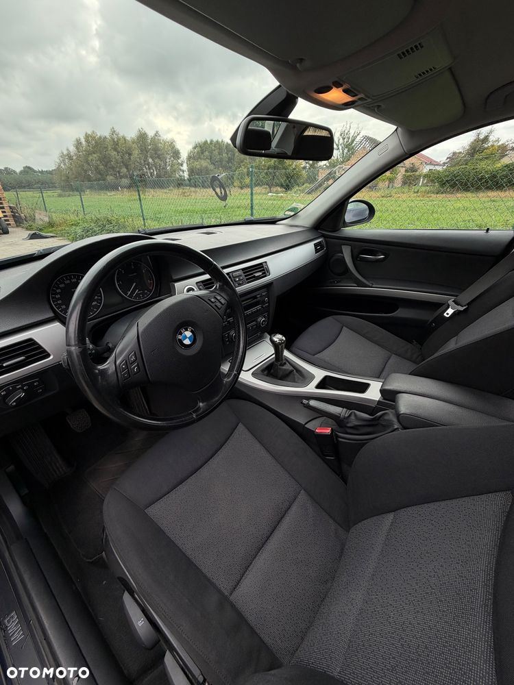 BMW Seria 3 318d - 10
