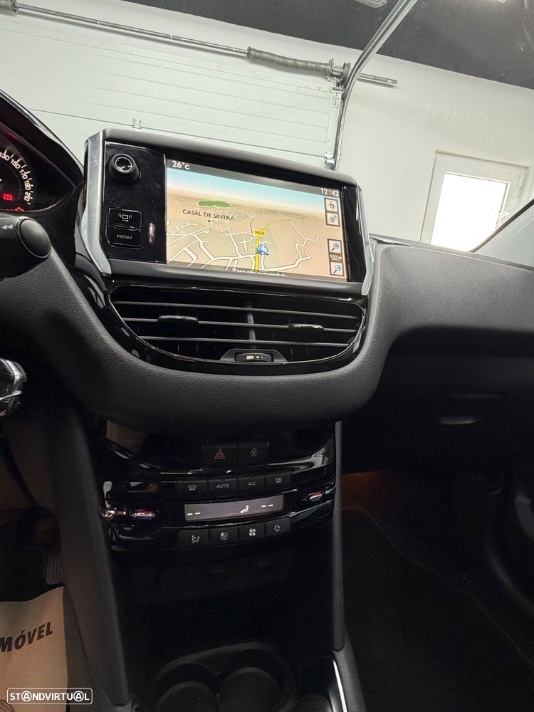 Peugeot 208 1.2 VTi Allure - 12