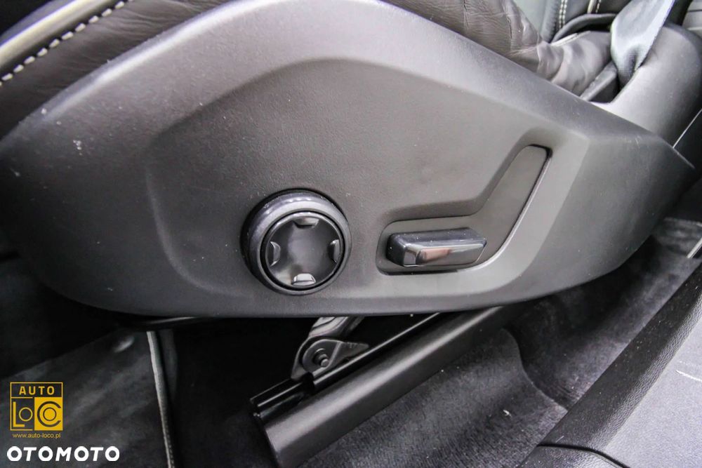 Volvo XC 60 D4 AWD R-Design - 31