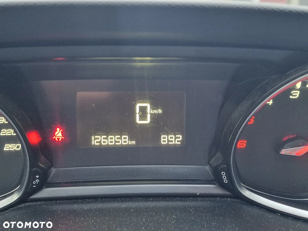 Peugeot 308 1.6 BlueHDi Style S&S - 25