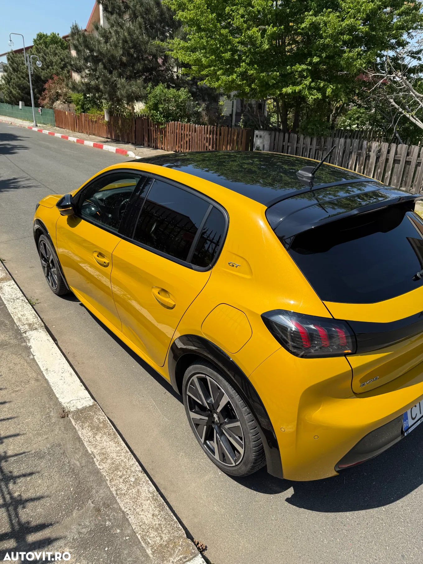 Peugeot 208 1.2 L PureTech STT EAT8 GT - 4