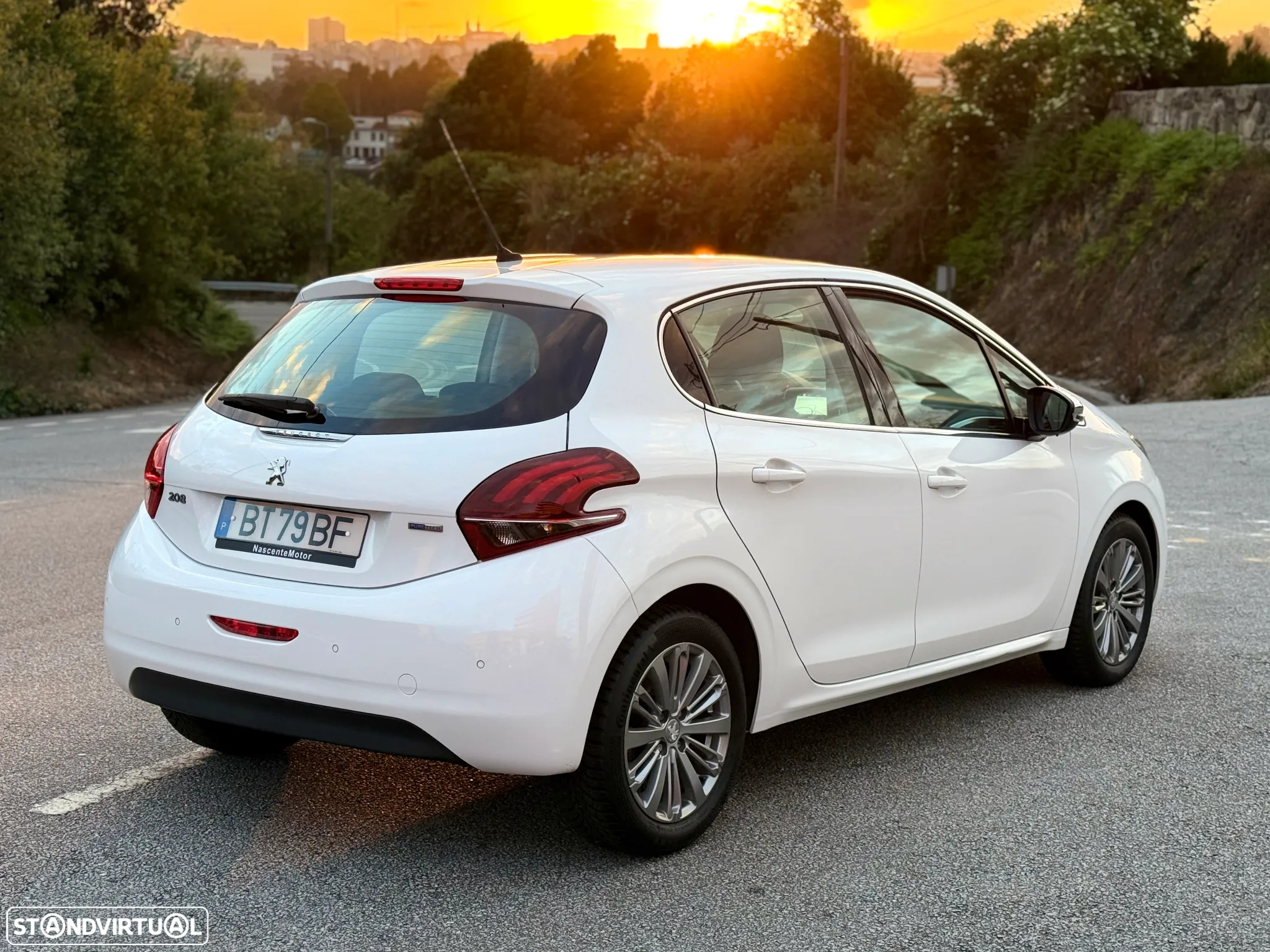 Peugeot 208 1.2 PureTech Allure - 16