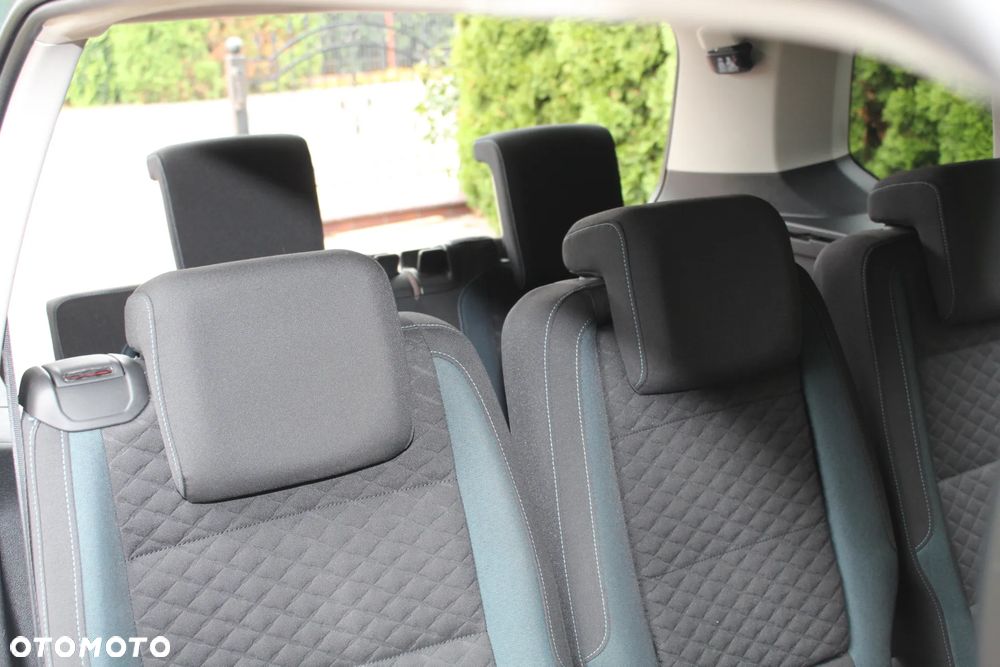 Volkswagen Touran 2.0 TDI SCR DSG IQ.DRIVE - 14