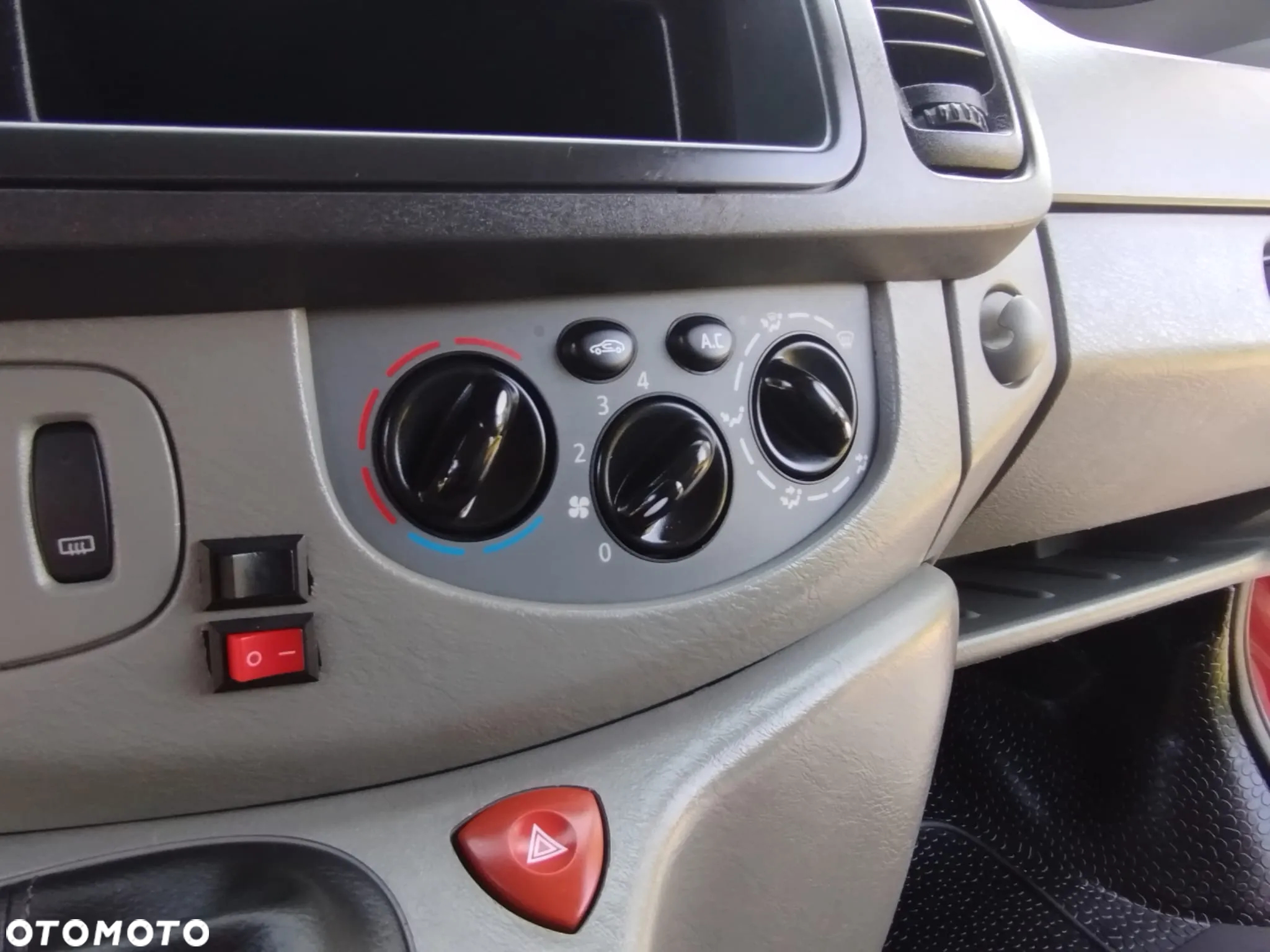 Renault Trafic - 12