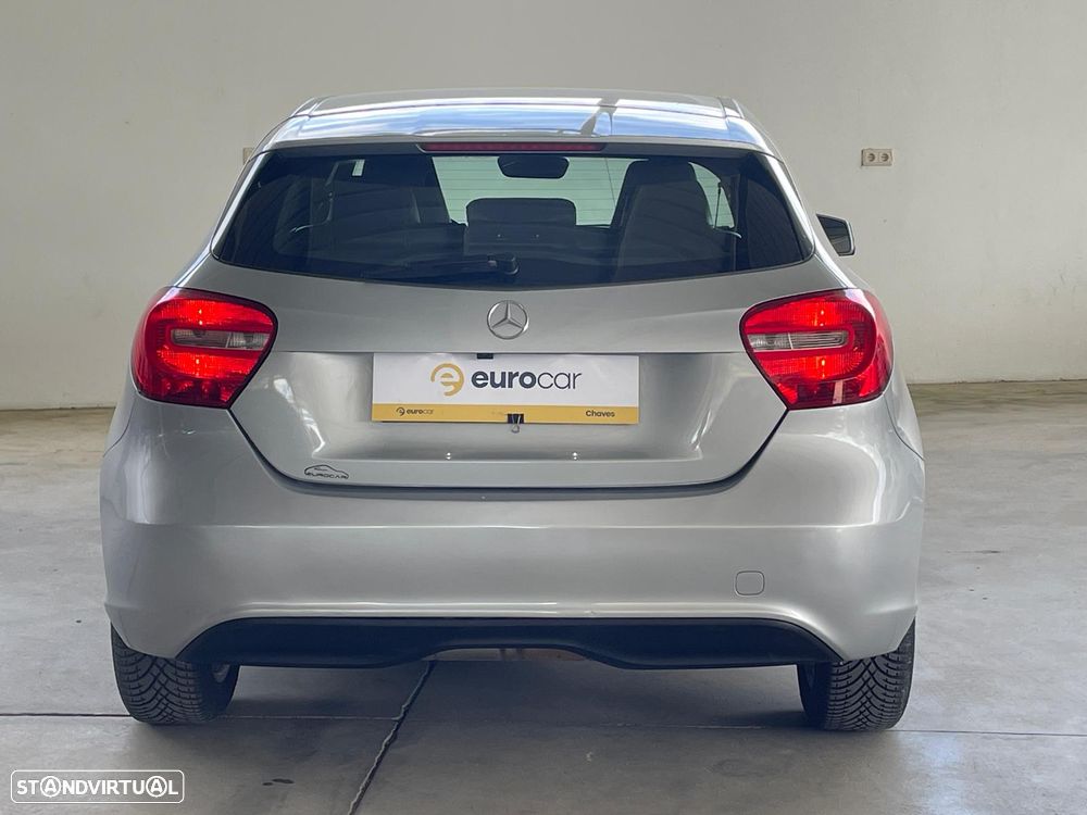 Mercedes-Benz A 180 (BlueEFFICIENCY) Urban - 4