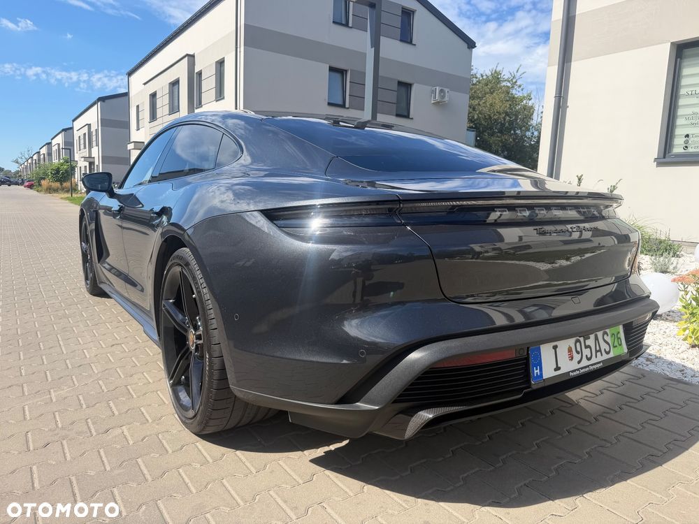 Porsche Taycan Turbo S - 3