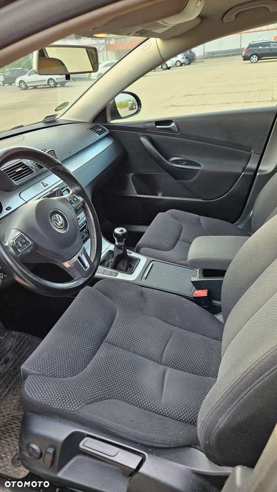 Volkswagen Passat 2.0 TDI Comfortline - 16