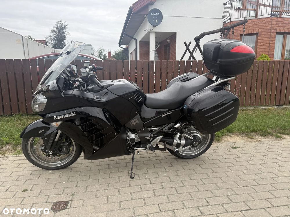 Kawasaki GTR - 3