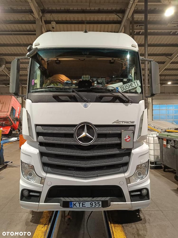 Mercedes-Benz 1846 - 1