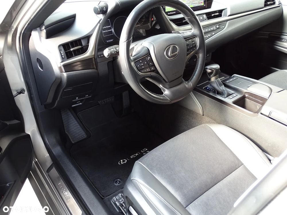 Lexus ES 300h Business Edition + - 16