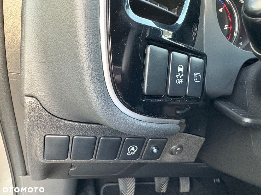 Mitsubishi Outlander 2.2 DID Intense + - 19