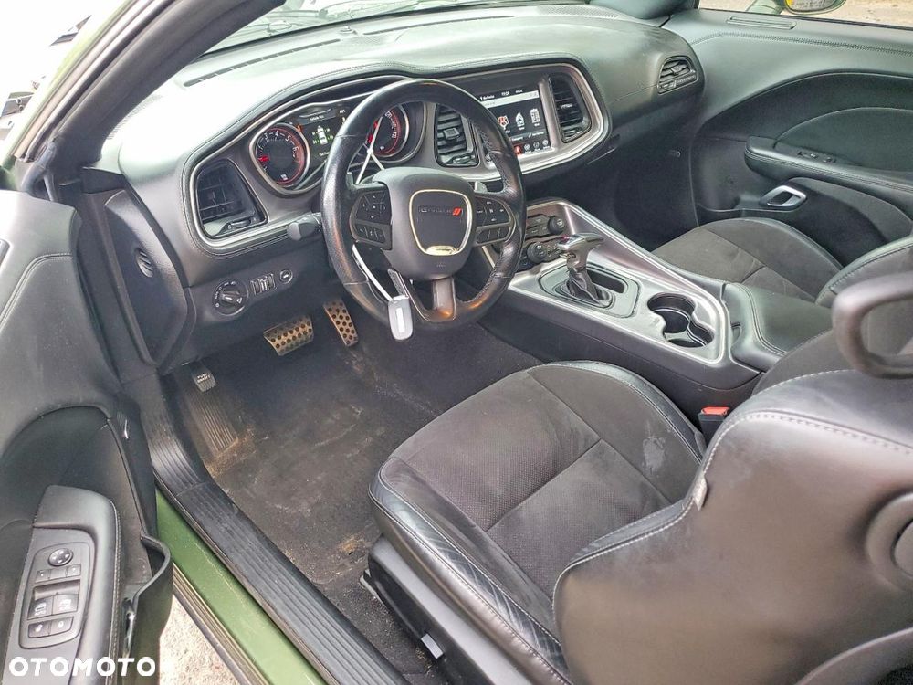 Dodge Challenger - 9