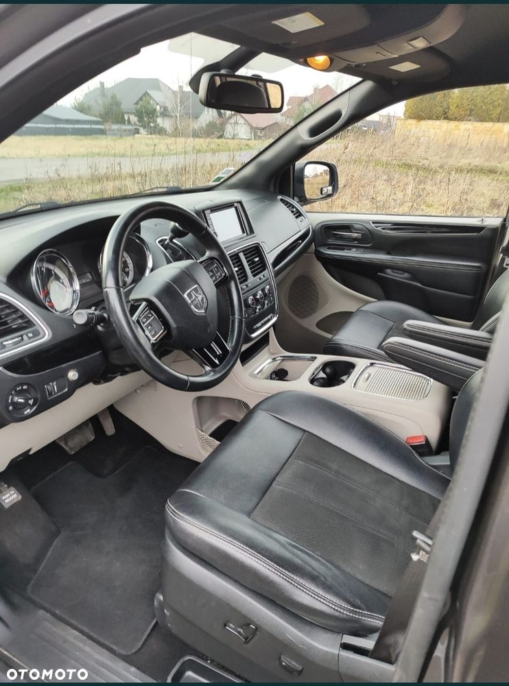 Dodge Grand Caravan - 7