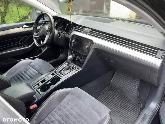 Volkswagen Passat 2.0 TDI Elegance DSG - 14
