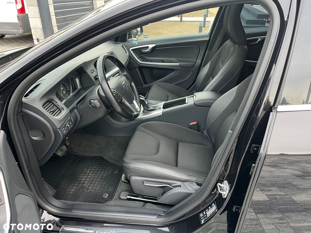 Volvo V60 D4 Geartronic Momentum - 15