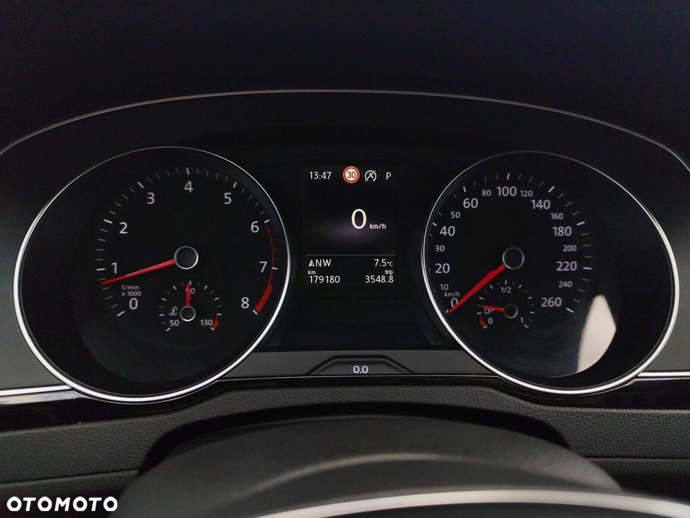 Volkswagen Passat - 22