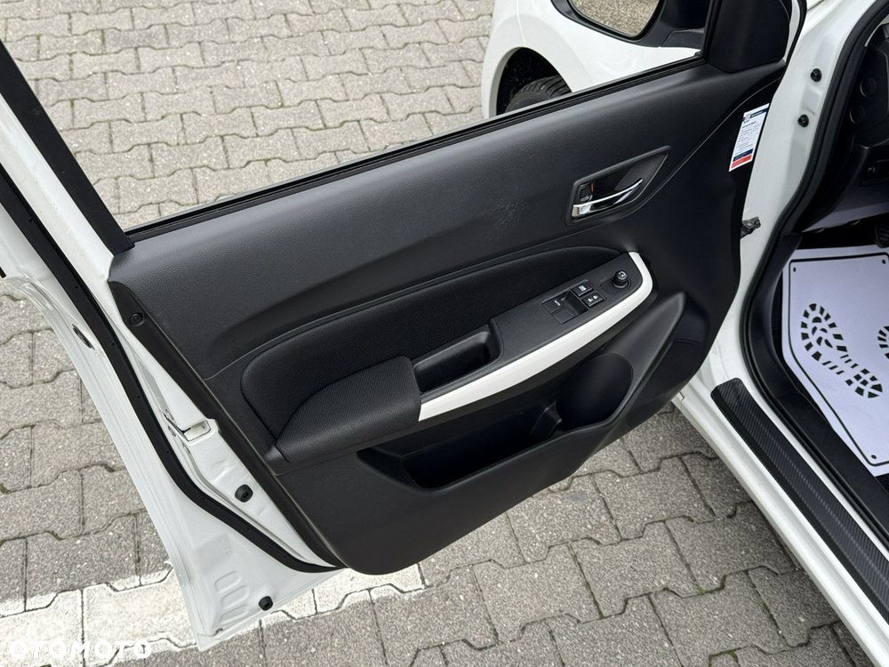 Suzuki Swift 1.2 Premium Plus CVT - 17