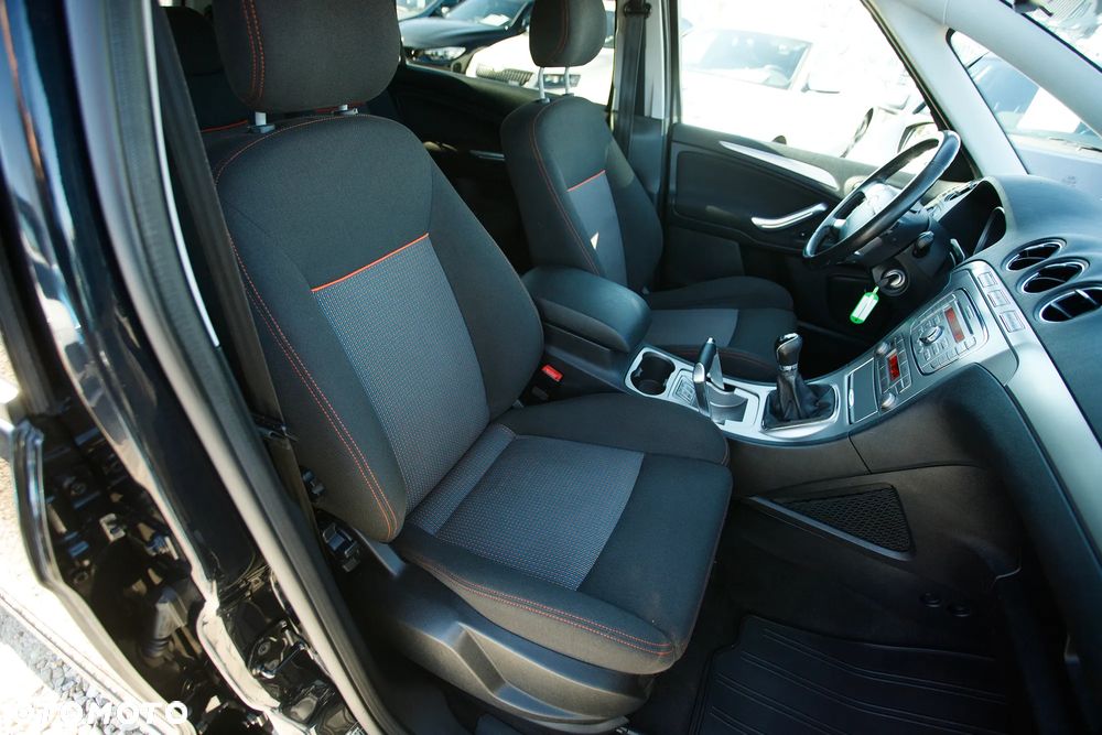 Ford S-Max 2.0 FF Titanium - 32
