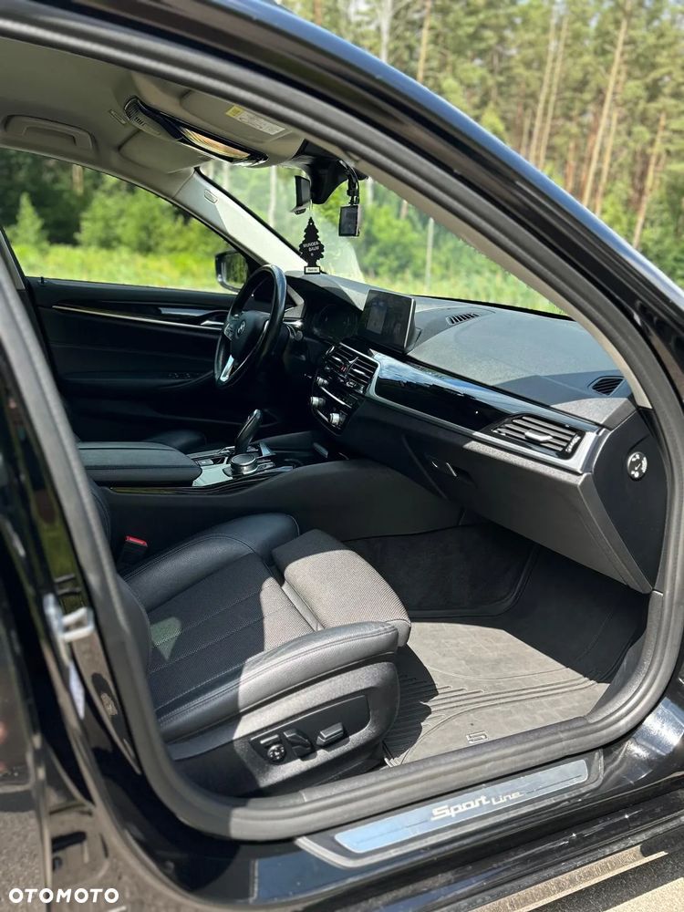BMW Seria 5 520d xDrive Touring - 31