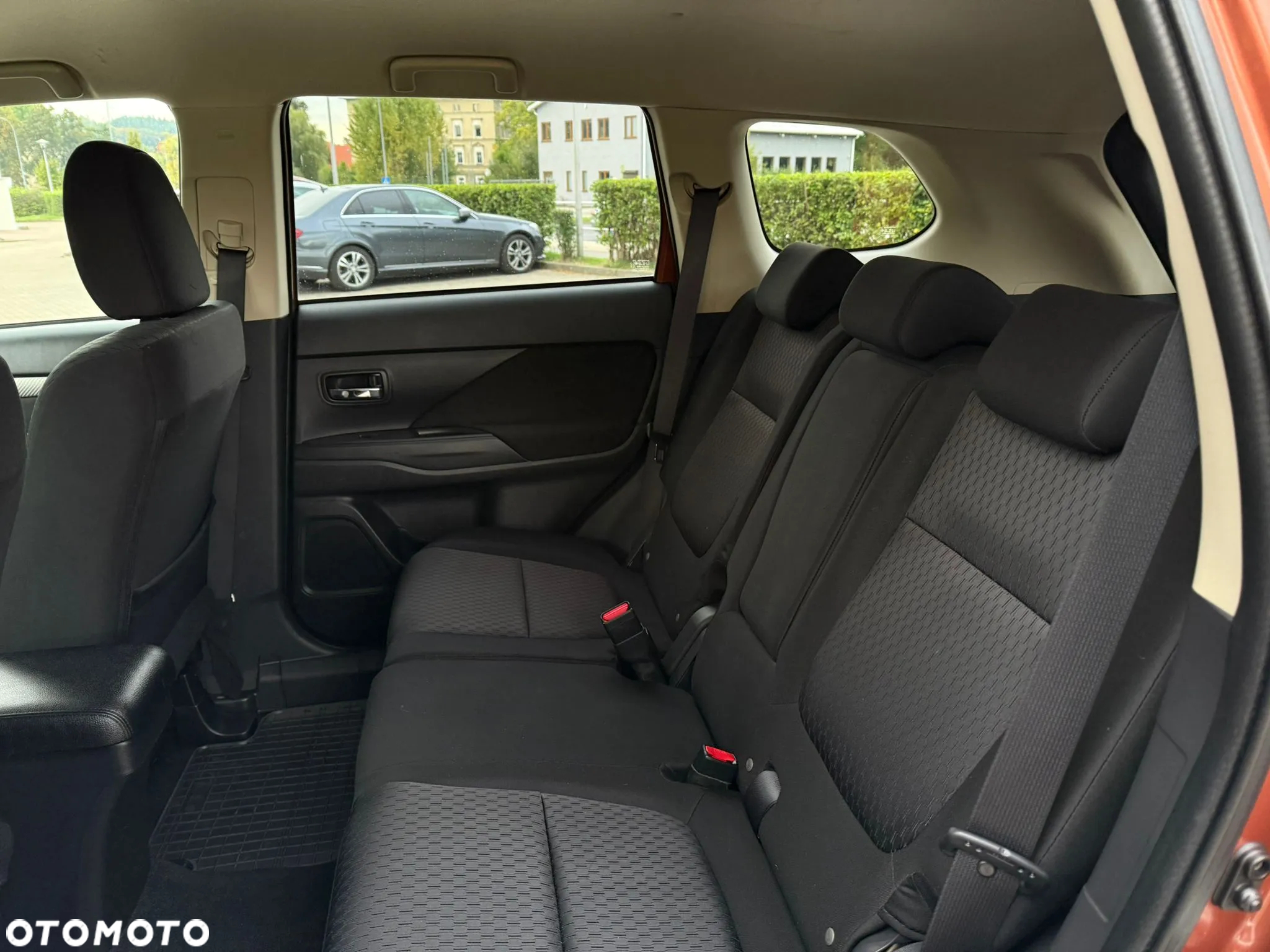 Mitsubishi Outlander 2.0 Invite + 2WD - 7