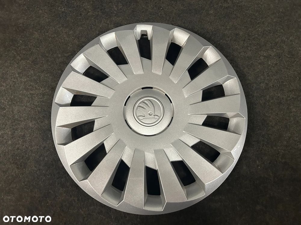 Oryginalny kołpak Skoda Octavia III 16 cali 1szt. 5E0601147H - 1
