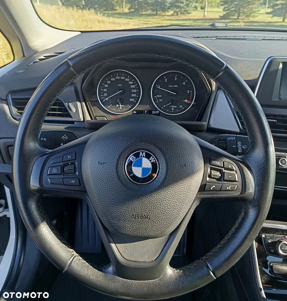 BMW Seria 2 218d - 10