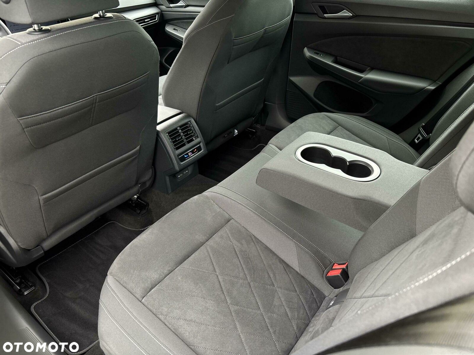 Volkswagen Golf - 27