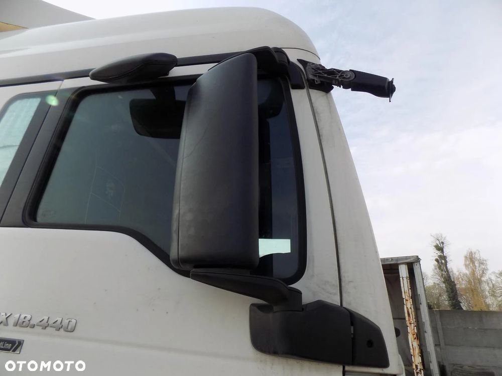 LUSTERKO PRAWE ZEWNĘTRZNE ELEKTRYCZNE MAN TGA TGX 18.440 - 2