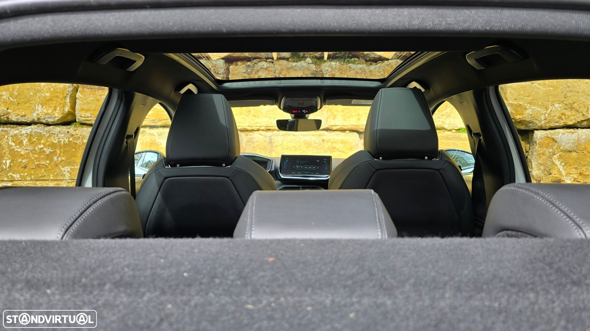 Peugeot e-208 GT - 58