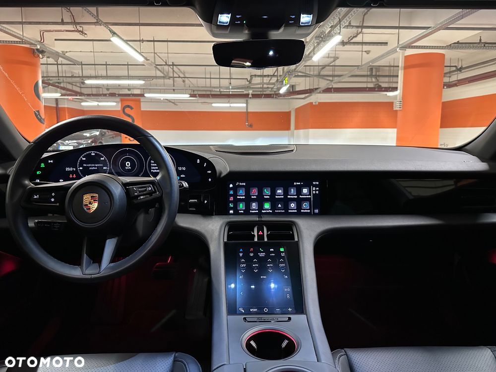 Porsche Taycan 4 - 15