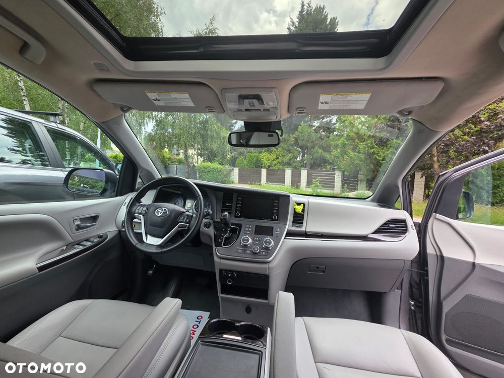 Toyota Sienna - 12