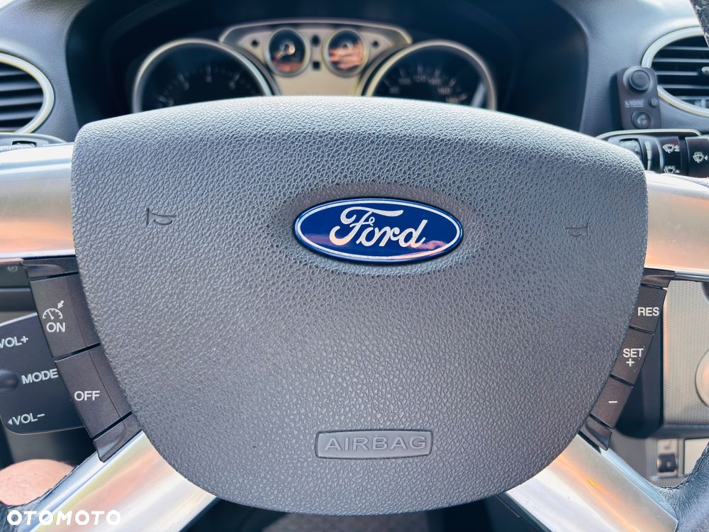 Ford Focus 2.0 16V Titanium - 20