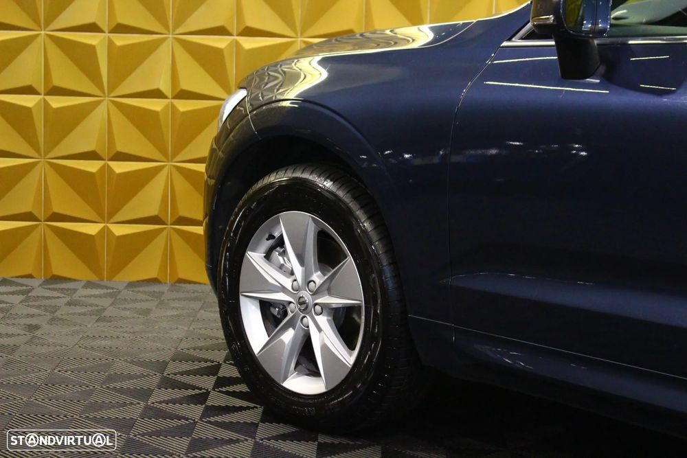 Volvo XC 60 2.0 B4 Momentum Plus Geartronic - 11