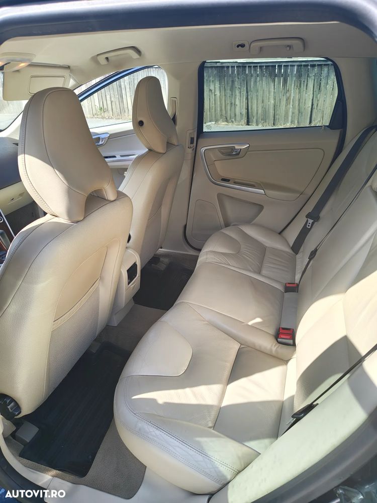 Volvo XC 60 2.4D AWD Momentum - 12