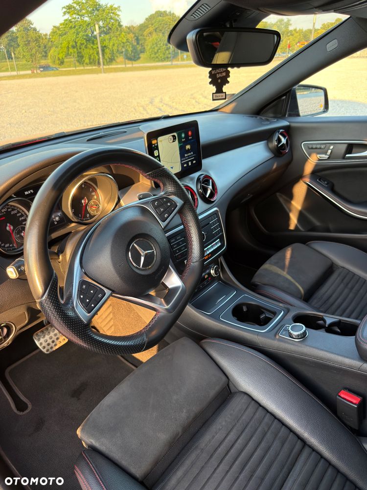 Mercedes-Benz CLA 250 4-Matic AMG Line - 10