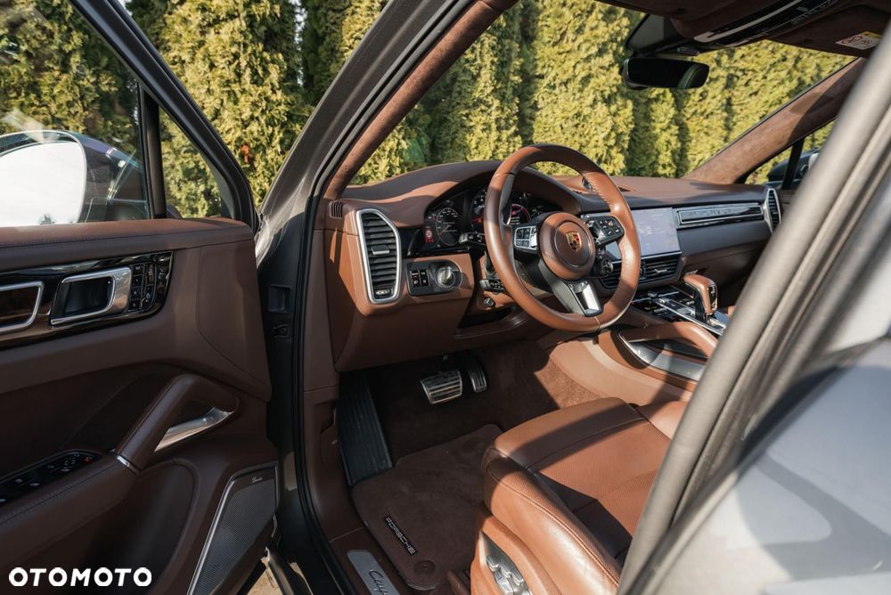 Porsche Cayenne Turbo - 11