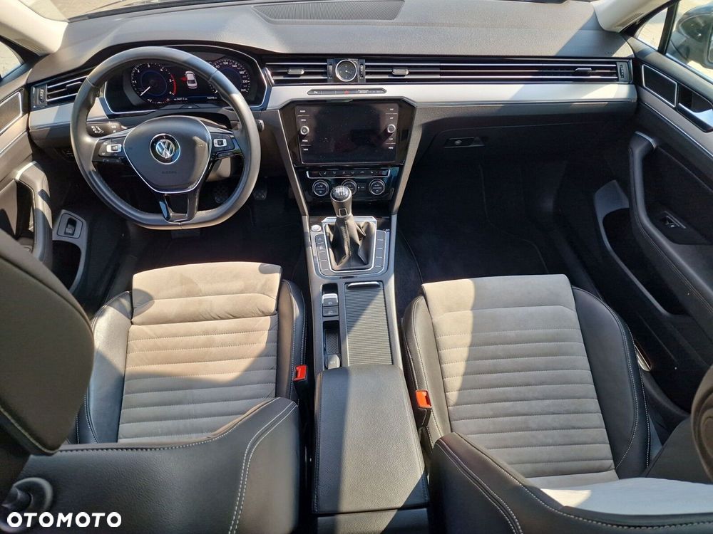 Volkswagen Passat 2.0 TDI SCR Highline - 19