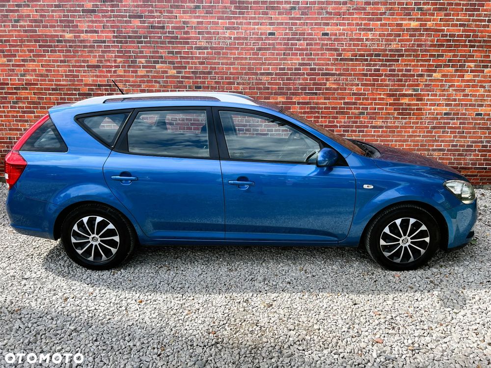 Kia Ceed - 37