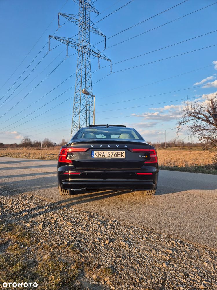 Volvo S60 B5 B AWD Plus Dark - 4