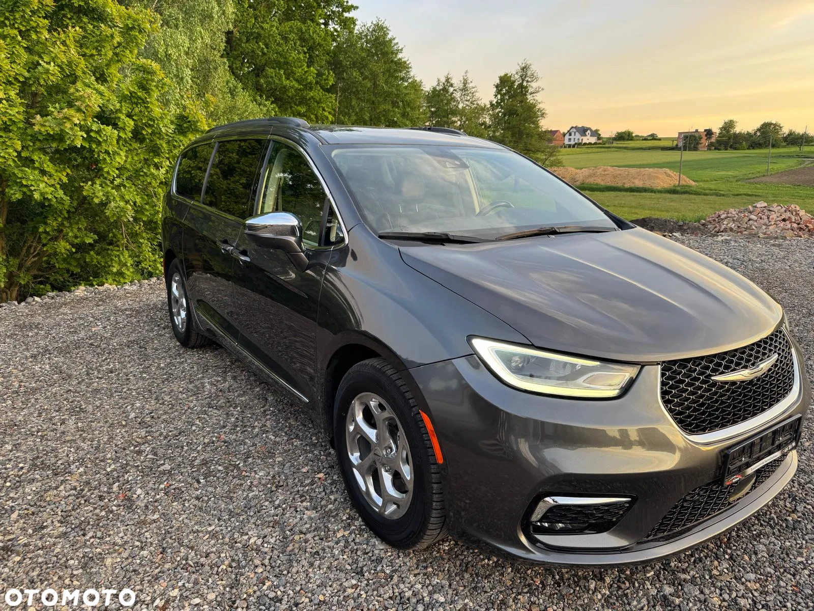 Chrysler Pacifica - 3