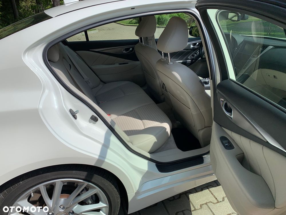 Infiniti Q50 Hybrid Sport Tech - 9