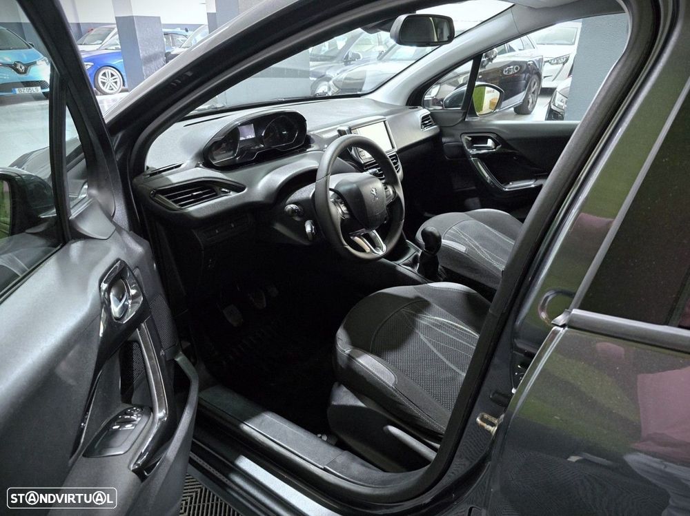 Peugeot 208 1.2 PureTech Active - 12