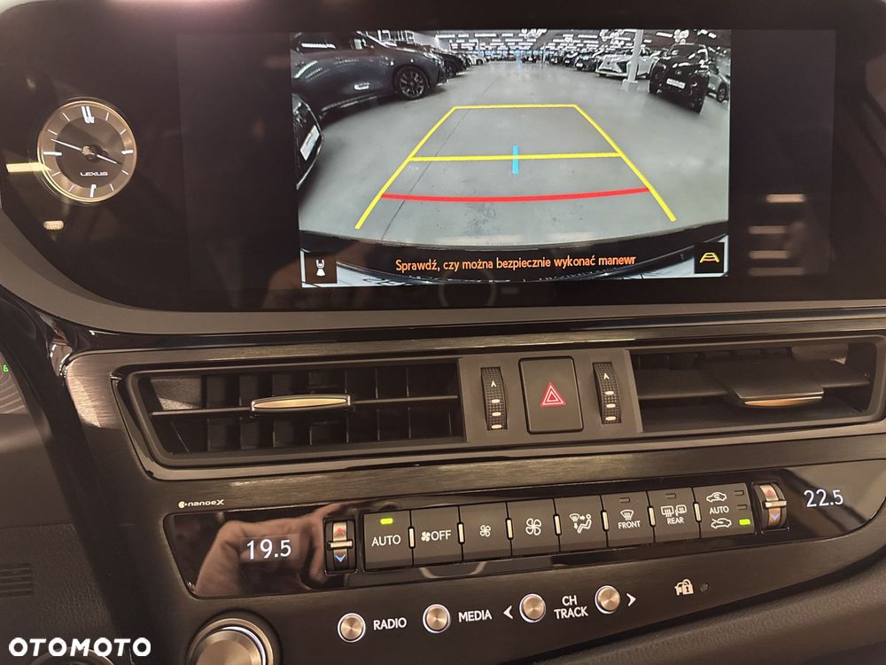 Lexus ES 300h Business Edition - 21