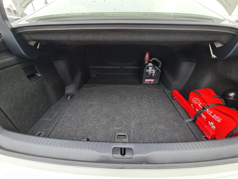 Lexus IS 300h Elegance - 18