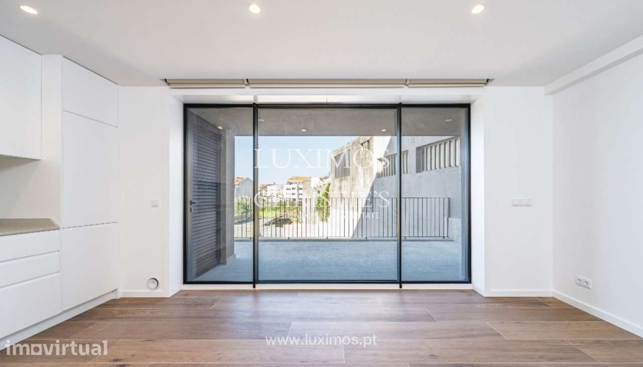 Apartamento T1 novo com varanda, para venda, no centro do Porto - Grande imagem: 2/13