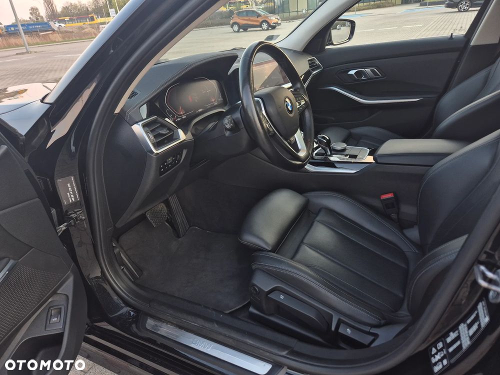 BMW Seria 3 320d xDrive MHEV Luxury Line - 13